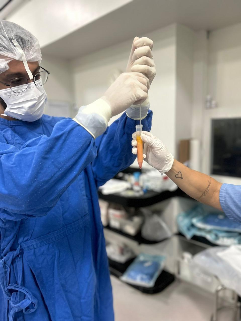Dr. Reinaldo Júnior em atendimento clínico